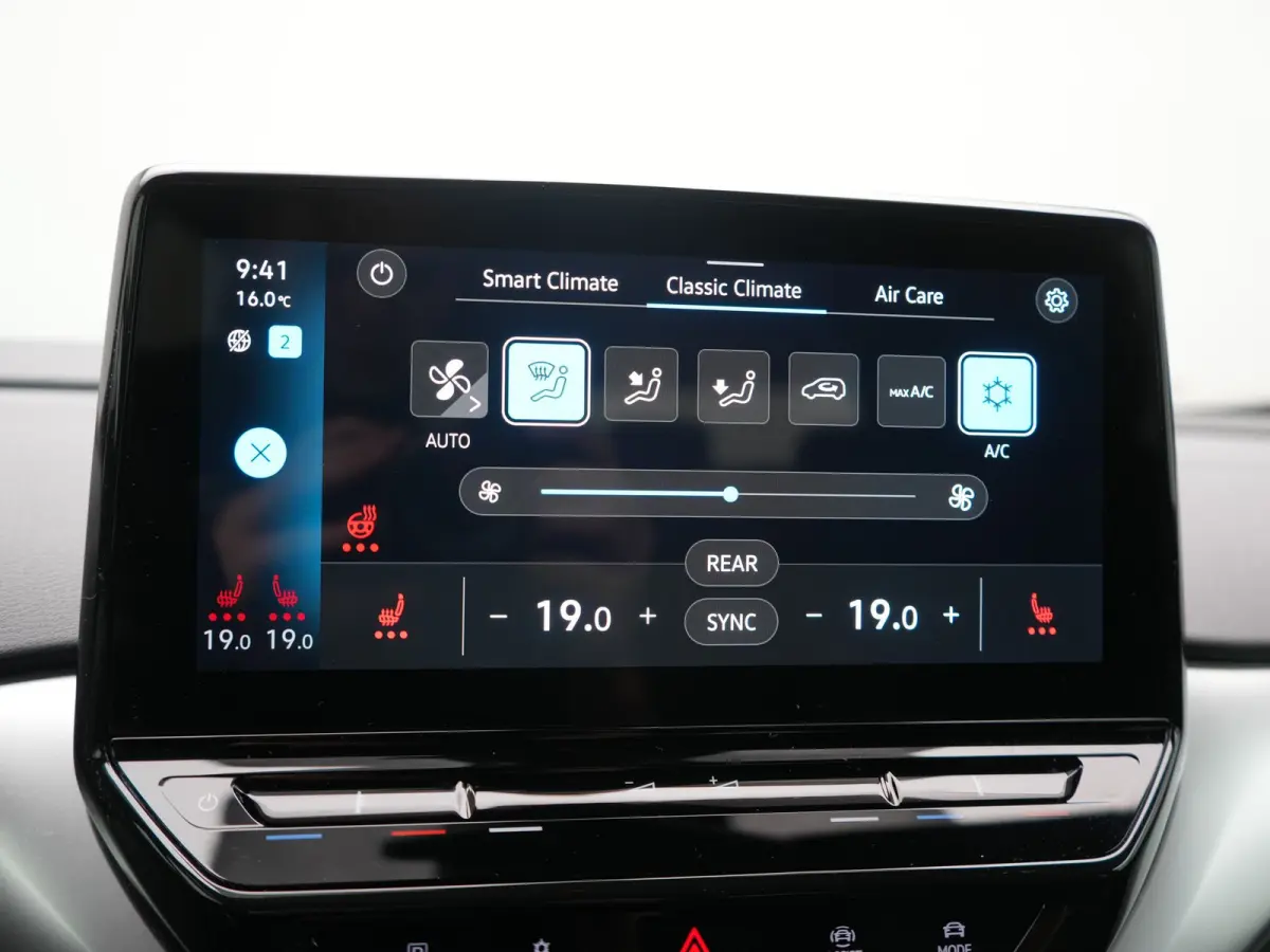 Pro 77 kWh 204pk Dealer O.H | Trekhaak Af Fabriek | Adaptive Cruise | 360 Camera | Sportstoelen & Stuur Verwarmd | Sfeerverlichting | Apple Carplay | Blis | IQ Light | Virtual | Navigatie | 