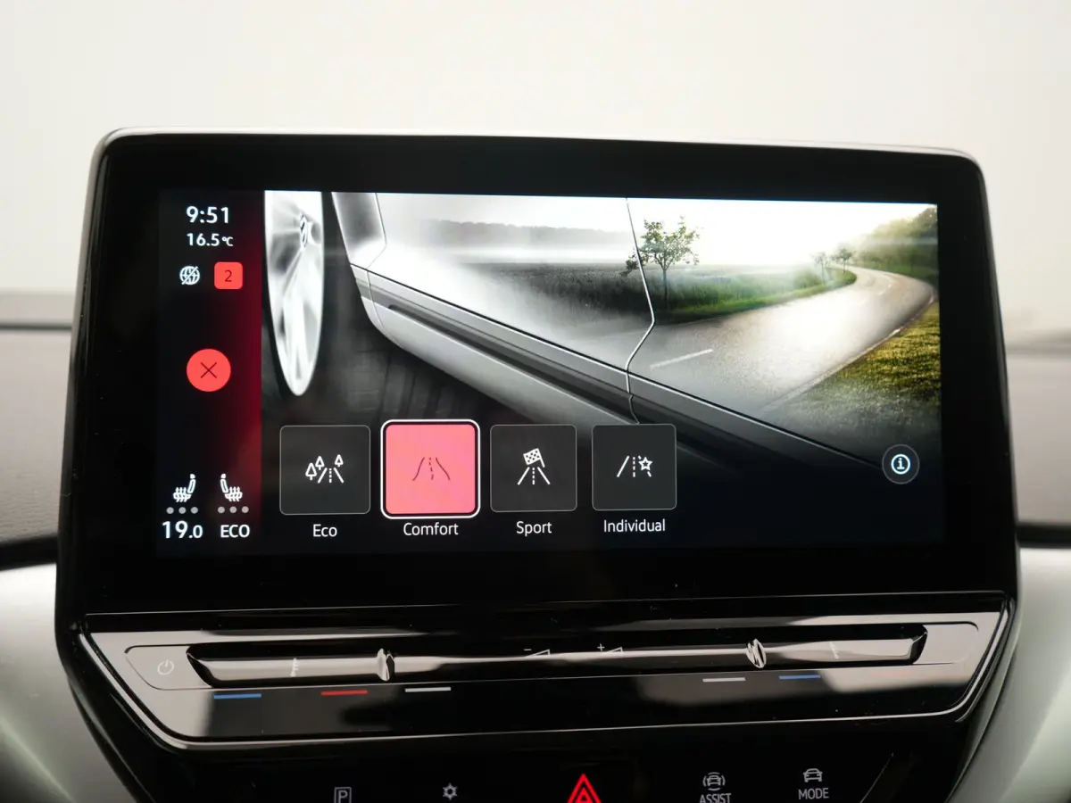 Pro 77 kWh 204pk Dealer O.H | Trekhaak Af Fabriek | Adaptive Cruise | 360 Camera | Sportstoelen & Stuur Verwarmd | Sfeerverlichting | Apple Carplay | Blis | IQ Light | Virtual | Navigatie | 