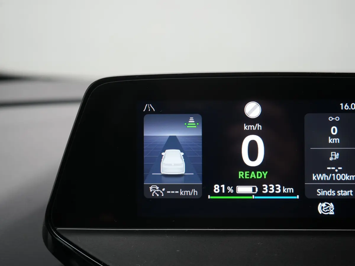 Pro 77 kWh 204pk Dealer O.H | Trekhaak Af Fabriek | Adaptive Cruise | 360 Camera | Sportstoelen & Stuur Verwarmd | Sfeerverlichting | Apple Carplay | Blis | IQ Light | Virtual | Navigatie | 