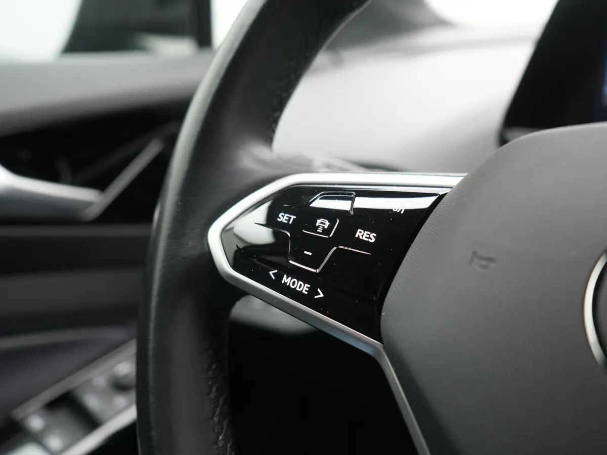 Pro 77 kWh 204pk Dealer O.H | Trekhaak Af Fabriek | Adaptive Cruise | 360 Camera | Sportstoelen & Stuur Verwarmd | Sfeerverlichting | Apple Carplay | Blis | IQ Light | Virtual | Navigatie | 