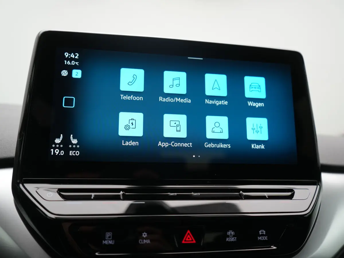 Pro 77 kWh 204pk Dealer O.H | Trekhaak Af Fabriek | Adaptive Cruise | 360 Camera | Sportstoelen & Stuur Verwarmd | Sfeerverlichting | Apple Carplay | Blis | IQ Light | Virtual | Navigatie | 