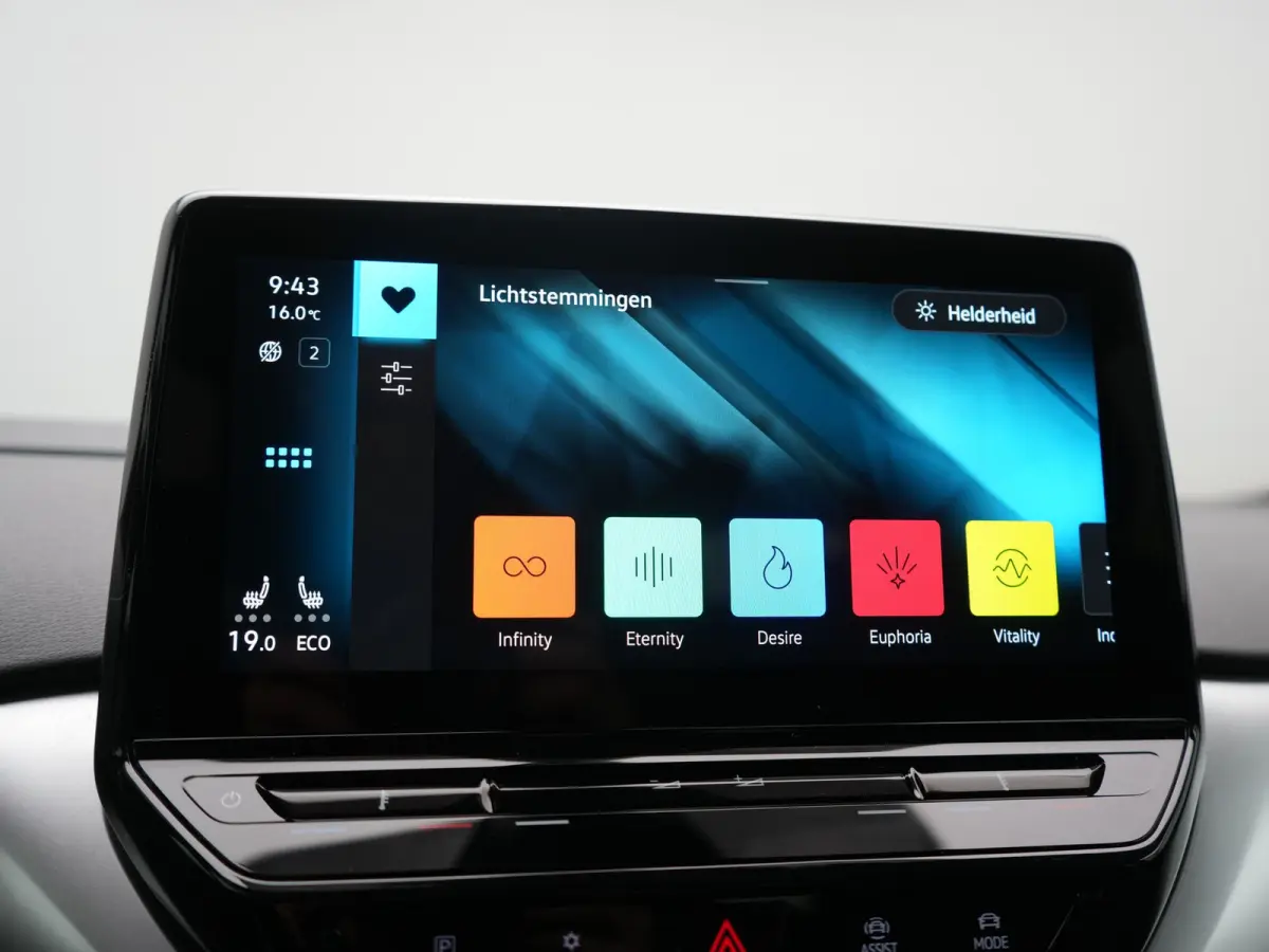 Pro 77 kWh 204pk Dealer O.H | Trekhaak Af Fabriek | Adaptive Cruise | 360 Camera | Sportstoelen & Stuur Verwarmd | Sfeerverlichting | Apple Carplay | Blis | IQ Light | Virtual | Navigatie | 
