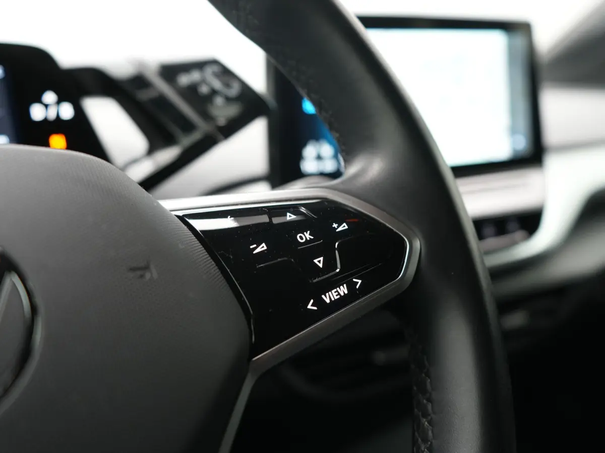 Pro 77 kWh 204pk Dealer O.H | Trekhaak Af Fabriek | Adaptive Cruise | 360 Camera | Sportstoelen & Stuur Verwarmd | Sfeerverlichting | Apple Carplay | Blis | IQ Light | Virtual | Navigatie | 
