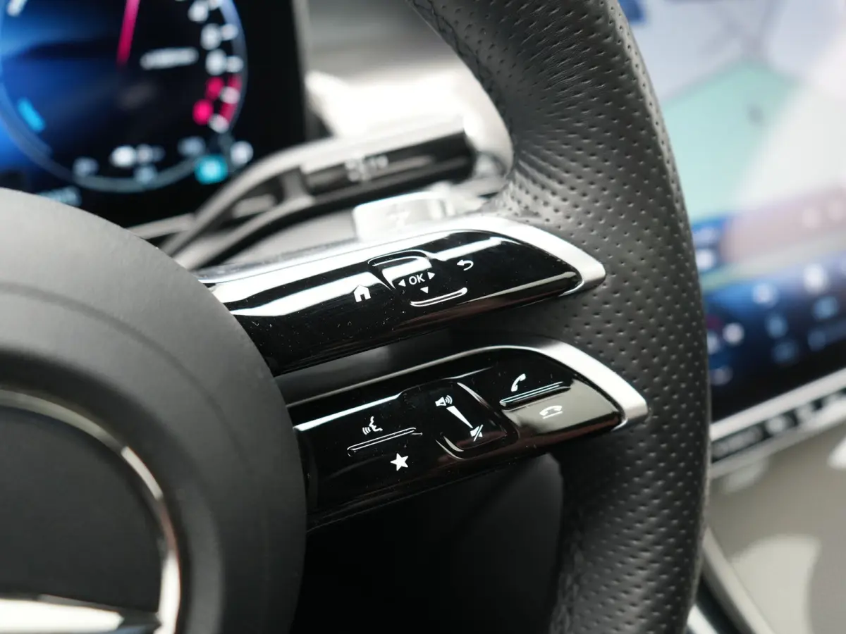 4MATIC AMG Line PHEV 313pk Dealer O.H | Panodak | Head Up | 360 Camera | Digital Light | Lederen Sportstoelen Memory & Verwarmd | Keyless | Sfeerverlichting | Blis | Apple Carplay | Navigati