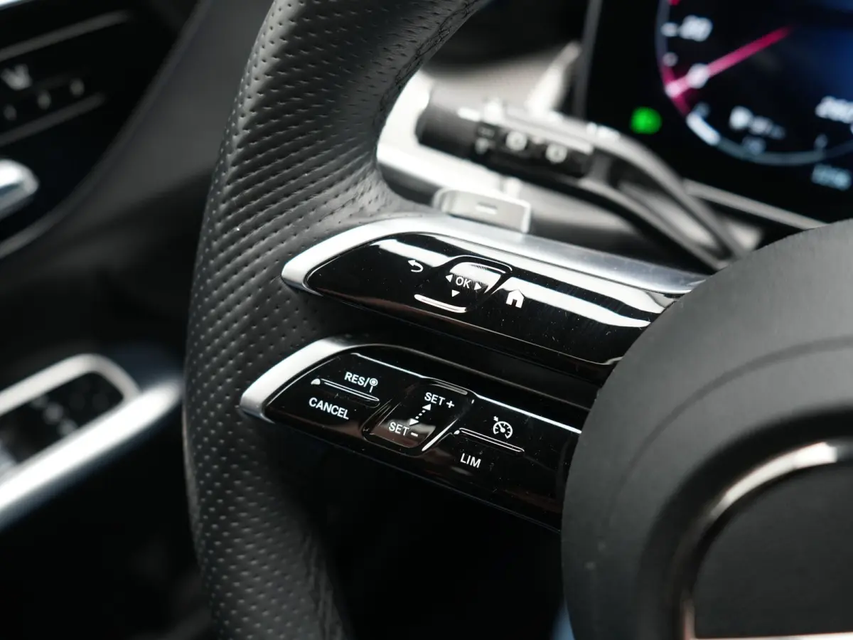4MATIC AMG Line PHEV 313pk Dealer O.H | Panodak | Head Up | 360 Camera | Digital Light | Lederen Sportstoelen Memory & Verwarmd | Keyless | Sfeerverlichting | Blis | Apple Carplay | Navigati