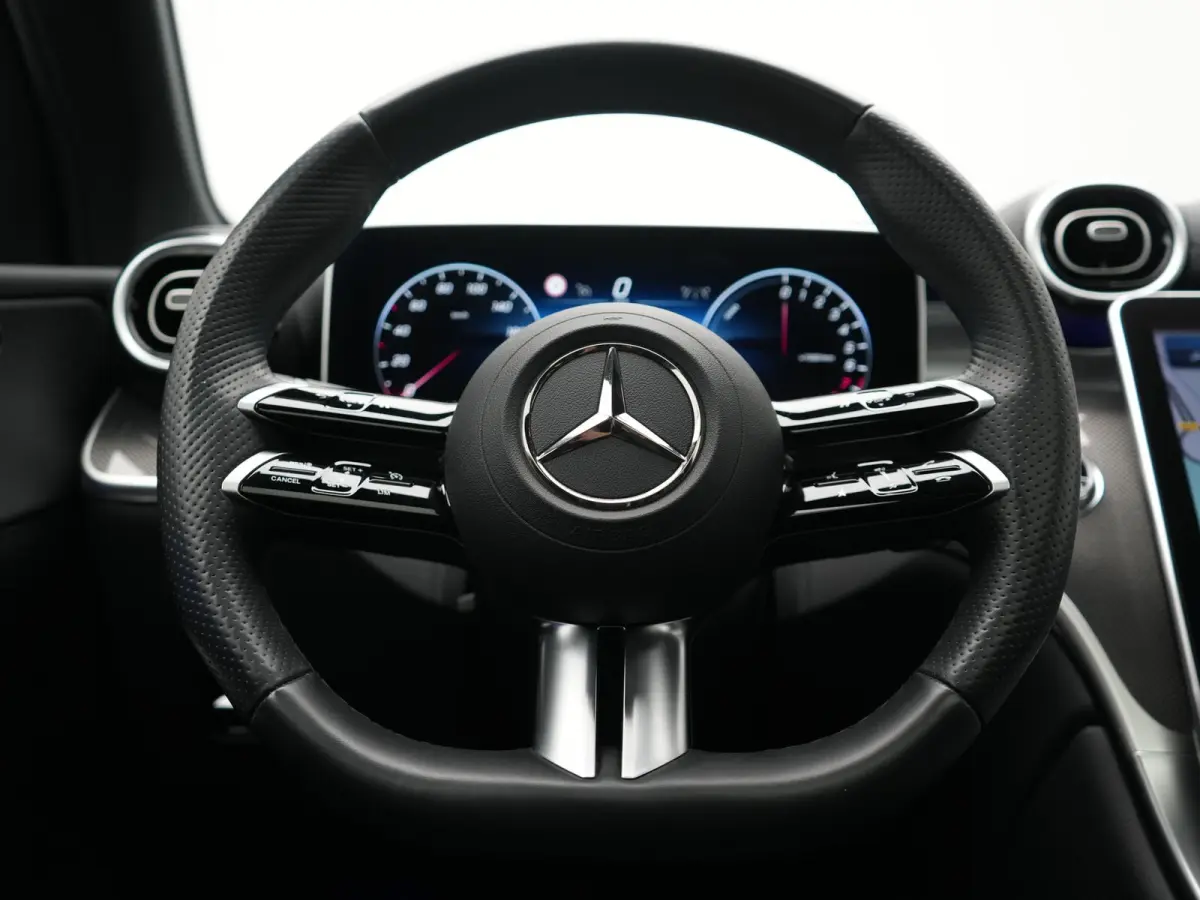 4MATIC AMG Line PHEV 313pk Dealer O.H | Panodak | Head Up | 360 Camera | Digital Light | Lederen Sportstoelen Memory & Verwarmd | Keyless | Sfeerverlichting | Blis | Apple Carplay | Navigati