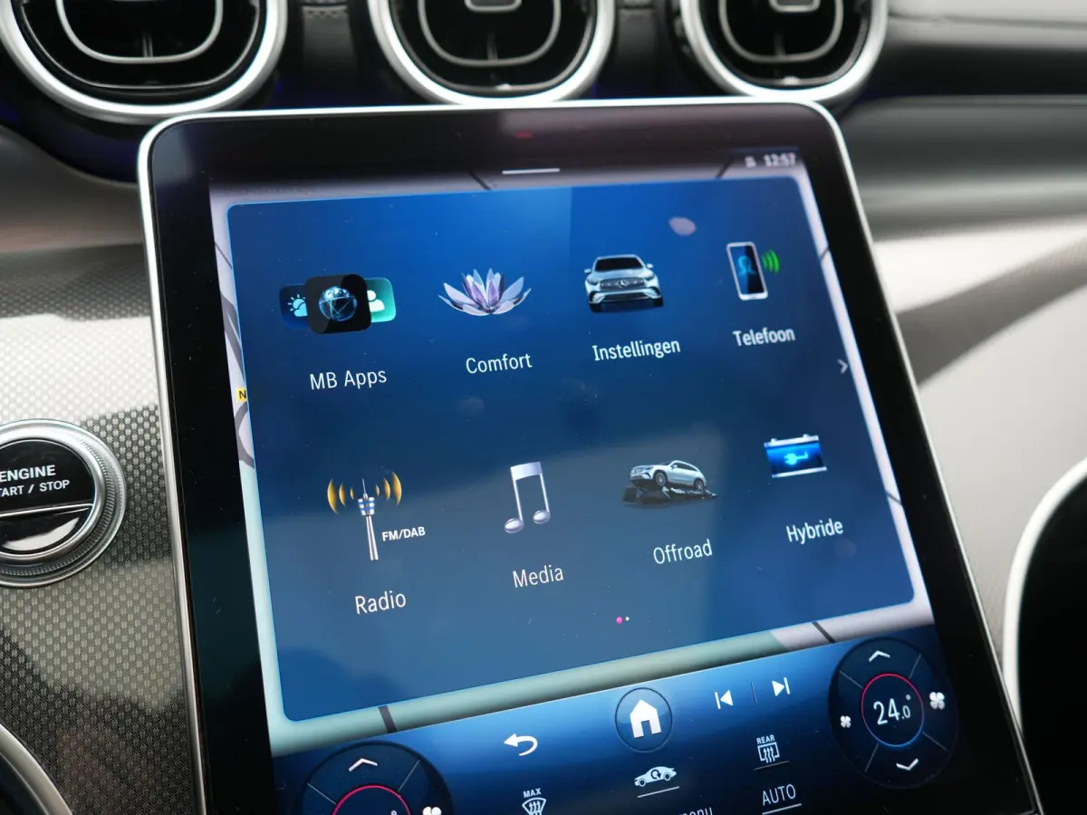 4MATIC AMG Line PHEV 313pk Dealer O.H | Panodak | Head Up | 360 Camera | Digital Light | Lederen Sportstoelen Memory & Verwarmd | Keyless | Sfeerverlichting | Blis | Apple Carplay | Navigati