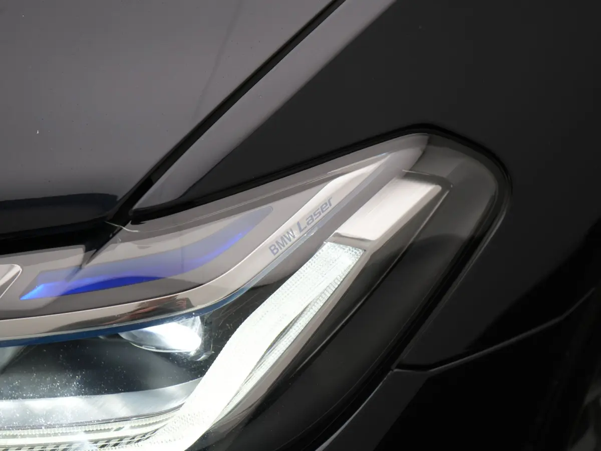 530e M Sport PHEV 293pk Dealer O.H | Trekhaak Af Fabriek | Panodak | Head Up | Soft-Close| 360 Camera | Adaptive Cruise | Laser LED | Lederen Comfortstoelen Memory & Verwarmd | Sfeerverlicht