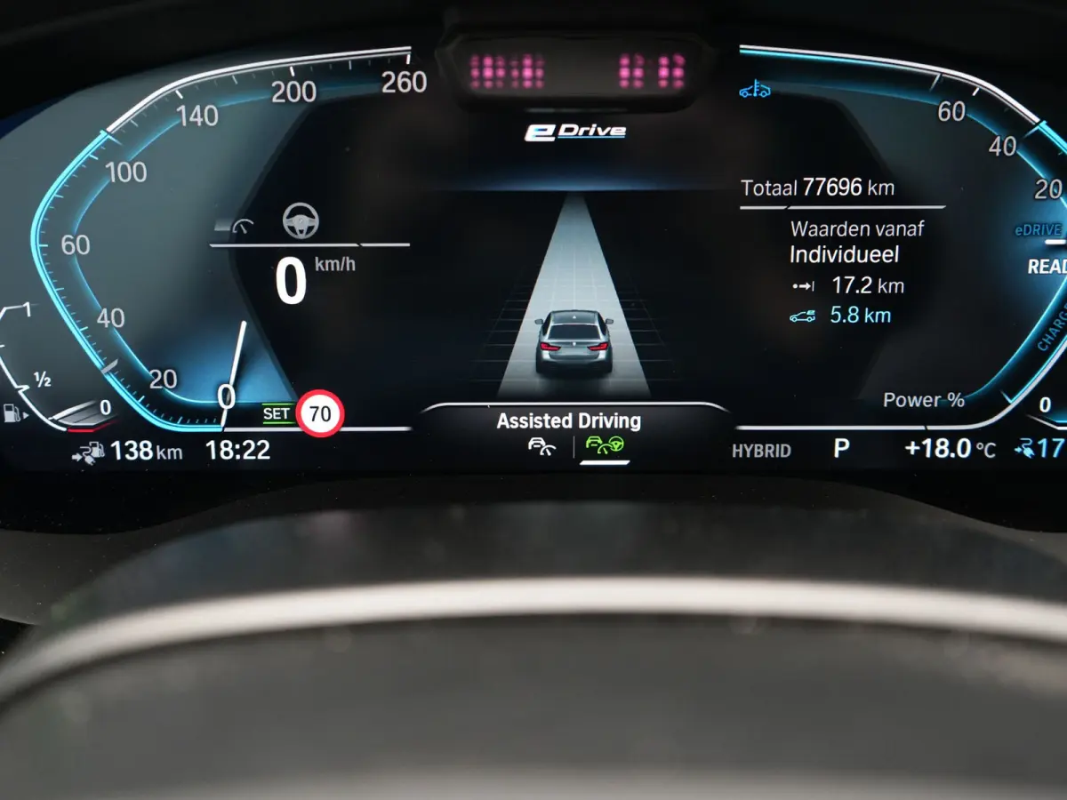 530e M Sport PHEV 293pk Dealer O.H | Trekhaak Af Fabriek | Panodak | Head Up | Soft-Close| 360 Camera | Adaptive Cruise | Laser LED | Lederen Comfortstoelen Memory & Verwarmd | Sfeerverlicht