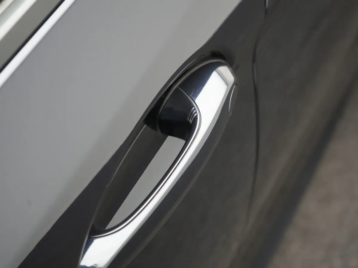 530e M Sport PHEV 293pk Dealer O.H | Trekhaak Af Fabriek | Panodak | Head Up | Soft-Close| 360 Camera | Adaptive Cruise | Laser LED | Lederen Comfortstoelen Memory & Verwarmd | Sfeerverlicht