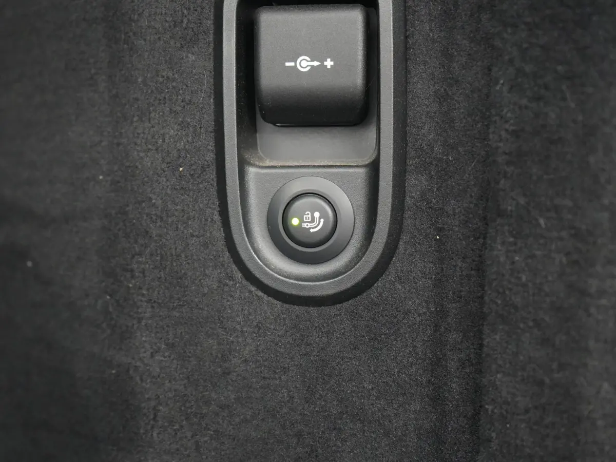 530e M Sport PHEV 293pk Dealer O.H | Trekhaak Af Fabriek | Panodak | Head Up | Soft-Close| 360 Camera | Adaptive Cruise | Laser LED | Lederen Comfortstoelen Memory & Verwarmd | Sfeerverlicht
