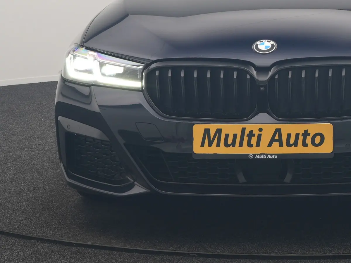 530e M Sport PHEV 293pk Dealer O.H | Trekhaak Af Fabriek | Panodak | Head Up | Soft-Close| 360 Camera | Adaptive Cruise | Laser LED | Lederen Comfortstoelen Memory & Verwarmd | Sfeerverlicht