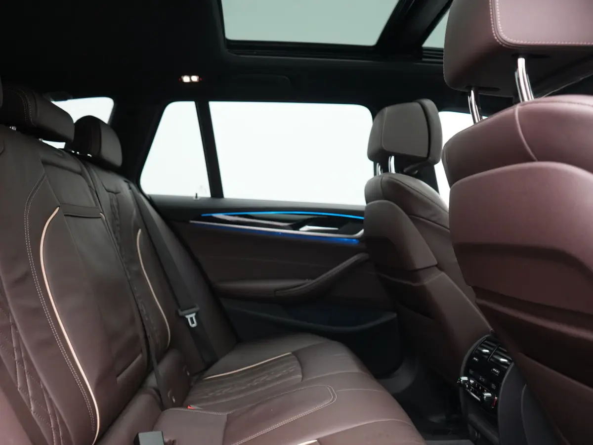 530e M Sport PHEV 293pk Dealer O.H | Trekhaak Af Fabriek | Panodak | Head Up | 360 Camera | Adaptive Cruise | Laser LED | Lederen Comfortstoelen Memory & Verwarmd | Sfeerverlichting | Pilot 
