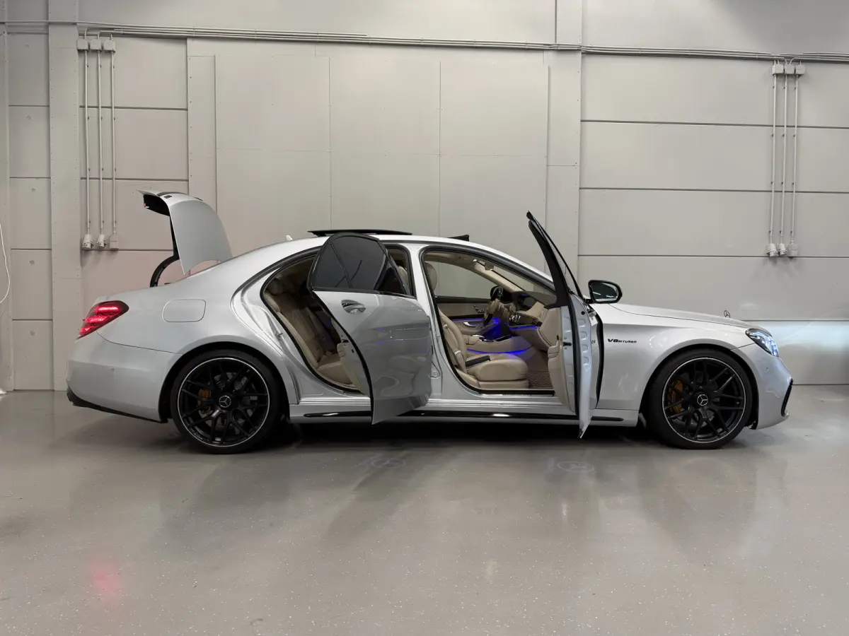 560 Lang AMG S63 STYLING PANO/BURMESTER/MASSAGE-NAPPA LEER/MAGIC BODY CONTROL/NACHTZICHT/SOFT-CLOSE/360CAMERA/WIDESCREEN/LED MULTIBEAM/SFEER/CARPLAY/KEYLESS/ENTERTAINMENT-PACK/UNIEKE AUTO/VO