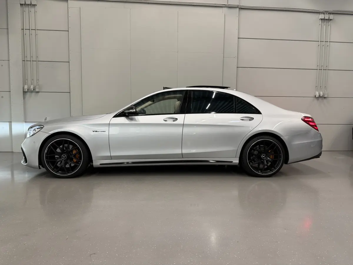 560 Lang AMG S63 STYLING PANO/BURMESTER/MASSAGE-NAPPA LEER/MAGIC BODY CONTROL/NACHTZICHT/SOFT-CLOSE/360CAMERA/WIDESCREEN/LED MULTIBEAM/SFEER/CARPLAY/KEYLESS/ENTERTAINMENT-PACK/UNIEKE AUTO/VO