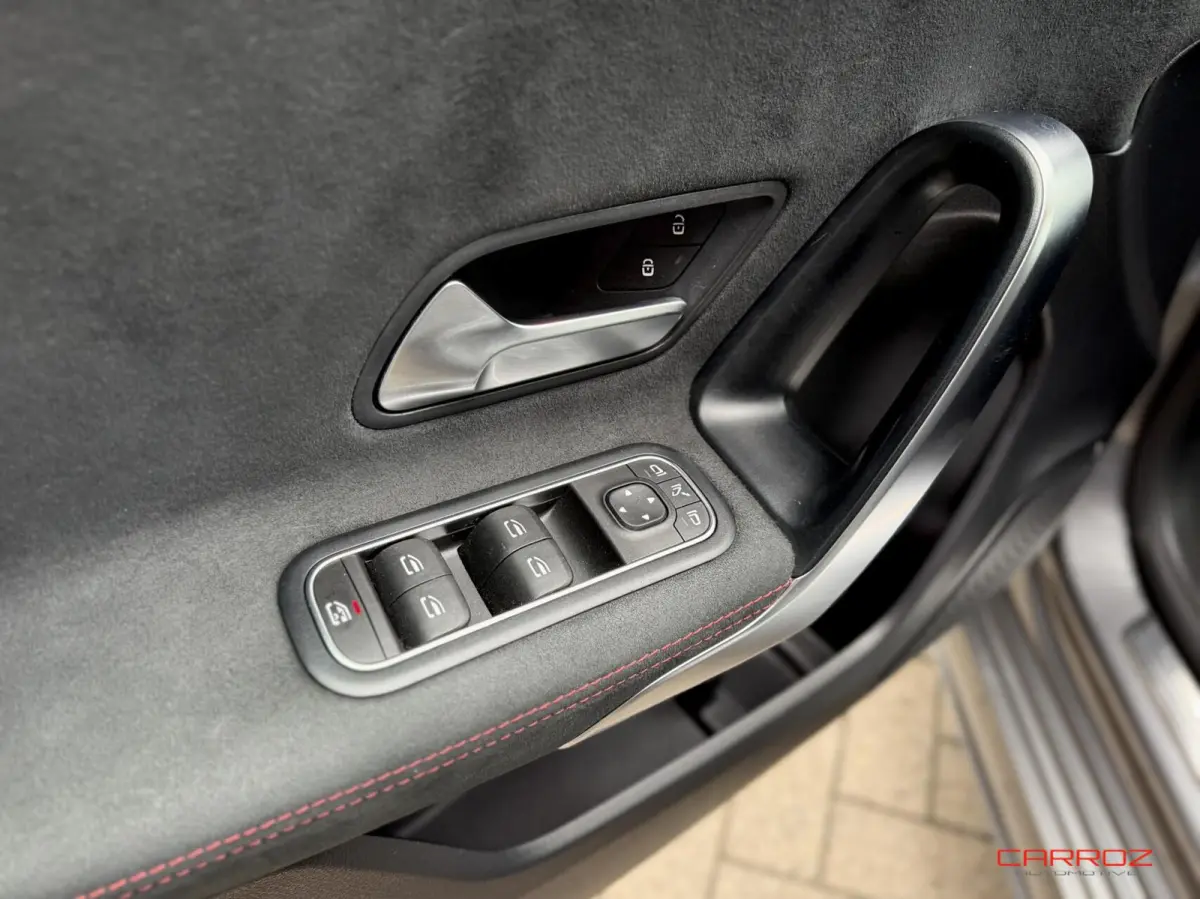 200 AMG Line CarPlay Ambiance Trekhaak LED
