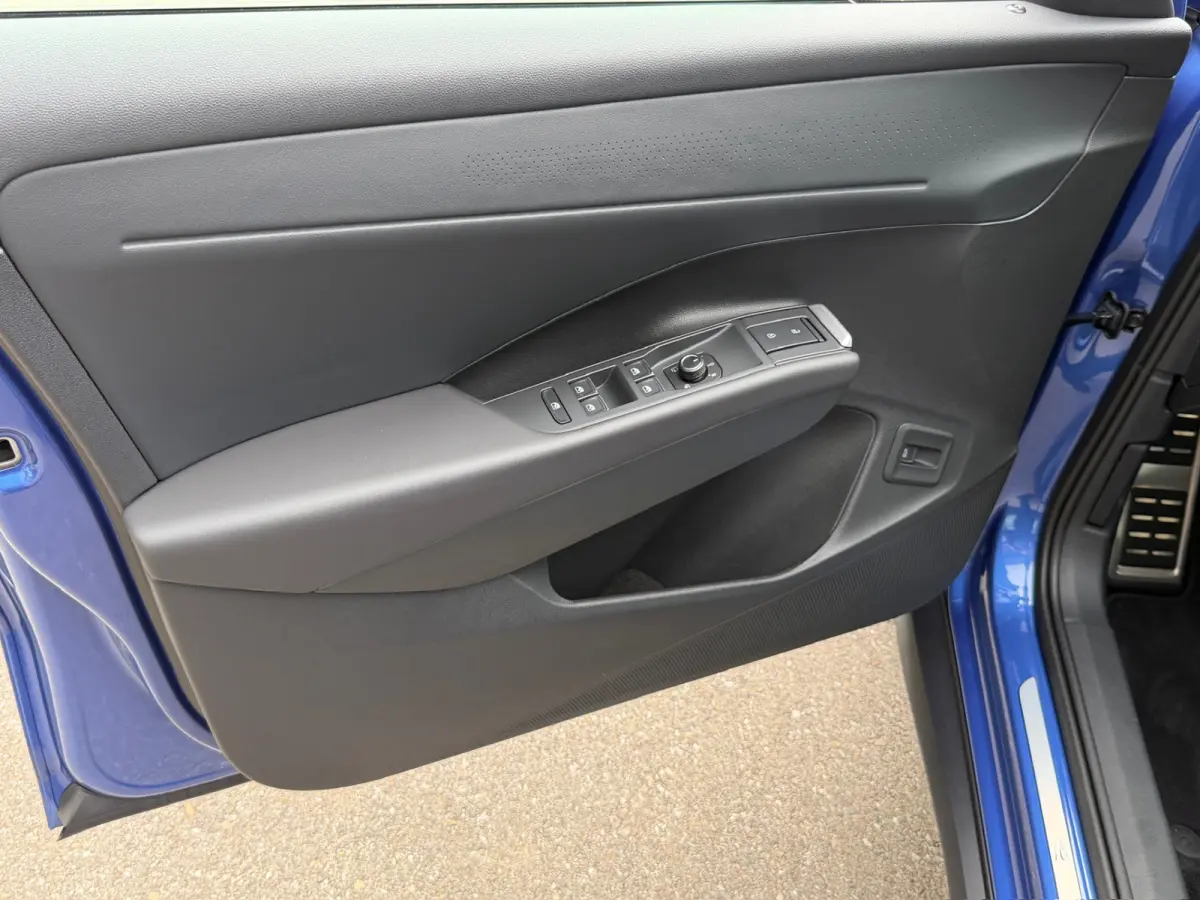 1.5 eTsi 150pk DSG R-Line | Camera | Navi | Extra getint glas | 4-season | Dode hoek | IQ light | Rijklaar incl. garantie