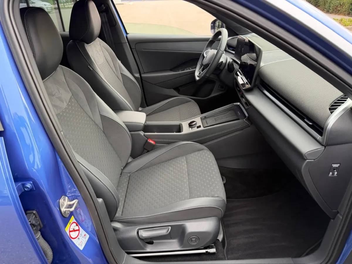 1.5 eTsi 150pk DSG R-Line | Camera | Navi | Extra getint glas | 4-season | Dode hoek | IQ light | Rijklaar incl. garantie
