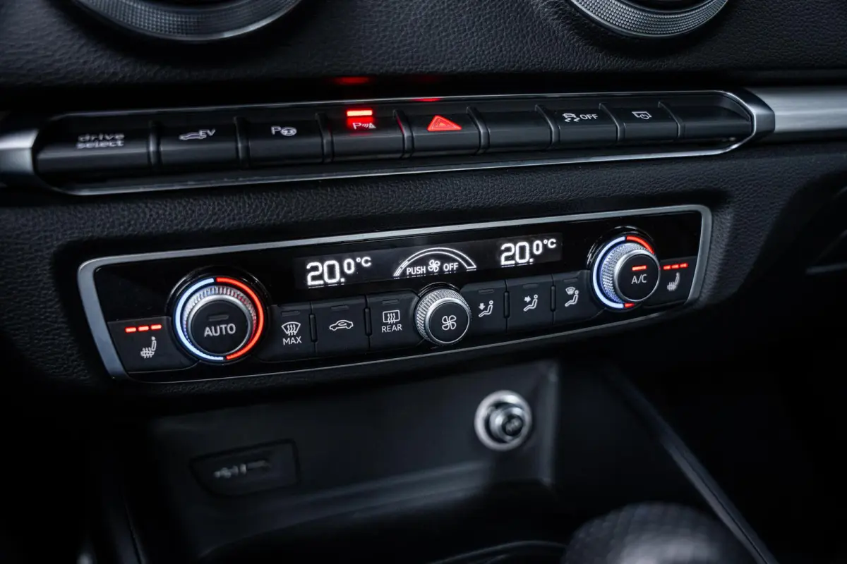 40 e-tron Advance S-Line Leder/Alcantara|Virtual-cockpit|Sfeerverl.|Stoelverw.|Dealeronderhouden