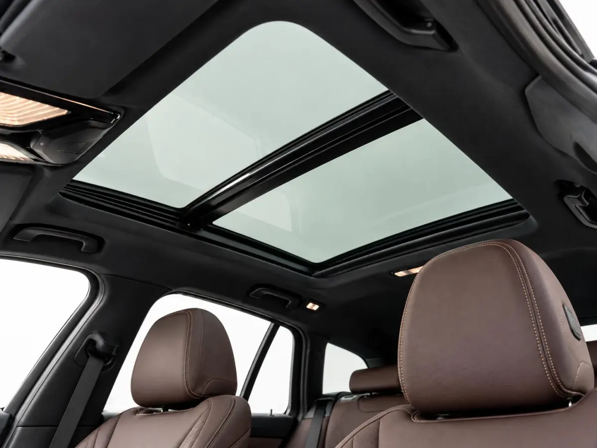 320e Business Edition Plus Panodak Adaptive Cruise 18" Leder Vernasca PDC VA Laser Light Live Cockpit Premium Audio Sportstoelen
