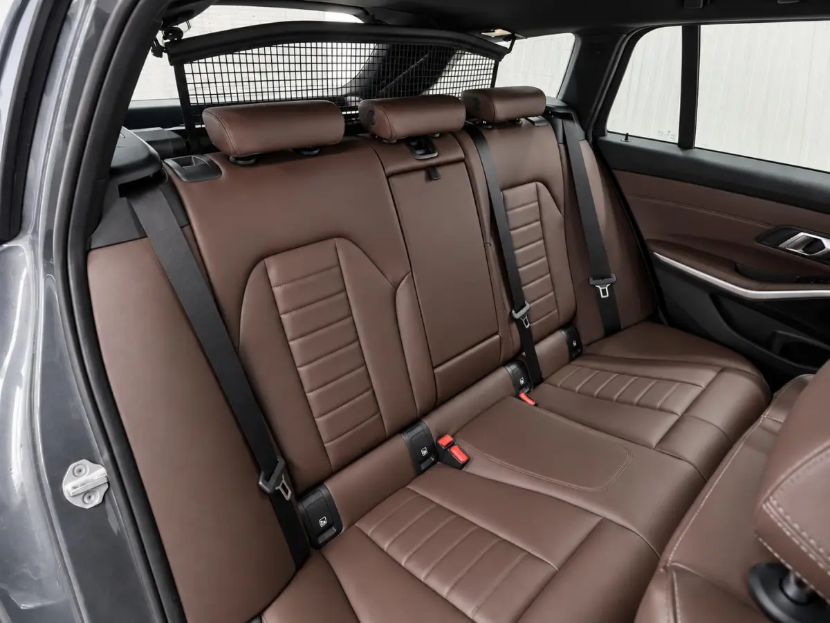 320e Business Edition Plus Panodak Adaptive Cruise 18" Leder Vernasca PDC VA Laser Light Live Cockpit Premium Audio Sportstoelen