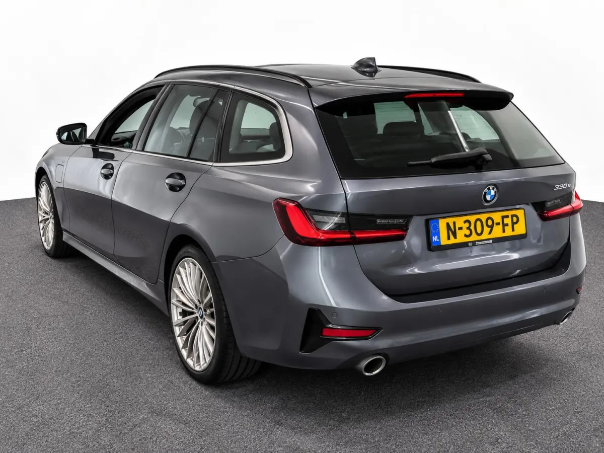 320e Business Edition Plus Panodak Adaptive Cruise 18" Leder Vernasca PDC VA Laser Light Live Cockpit Premium Audio Sportstoelen
