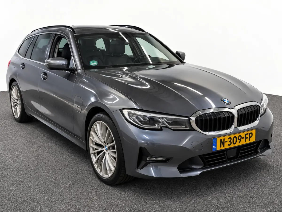 320e Business Edition Plus Panodak Adaptive Cruise 18" Leder Vernasca PDC VA Laser Light Live Cockpit Premium Audio Sportstoelen