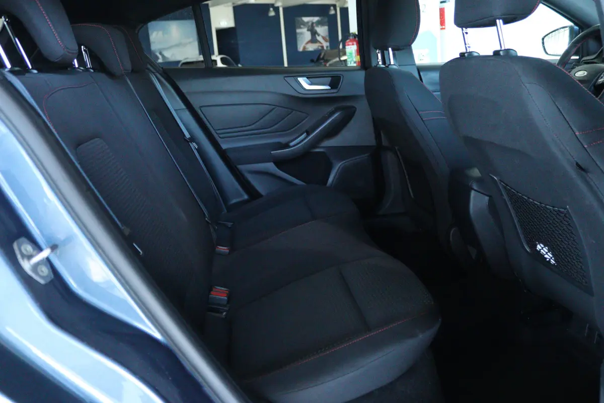 1.0 EcoBoost Hybrid ST Line | Apple Carplay/Android Auto|telefoonintegratie premium | Cruise control | Extra getint glas