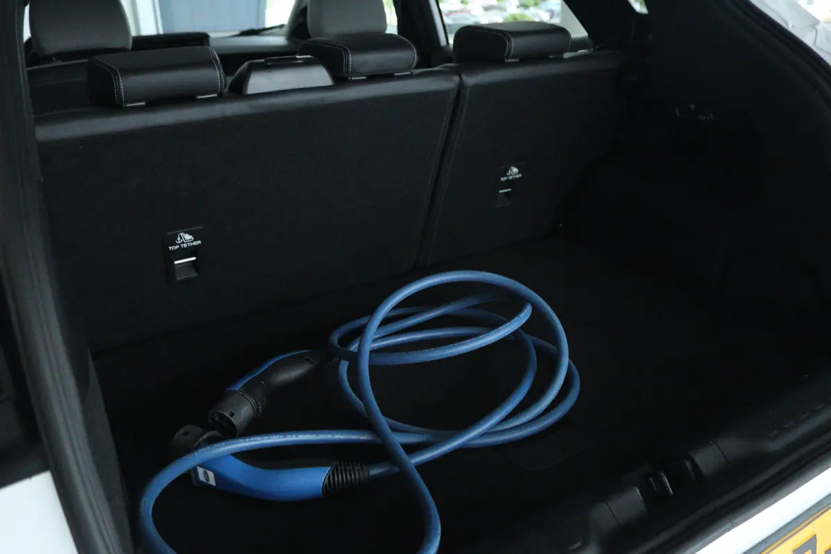Premium 44 kWh | Adapt. Cruise | B&O | Schuifdak | 360 Camera | Stoel+Stuurverwarming | MATRIX | Keyless | Carplay | Navi | Climate |