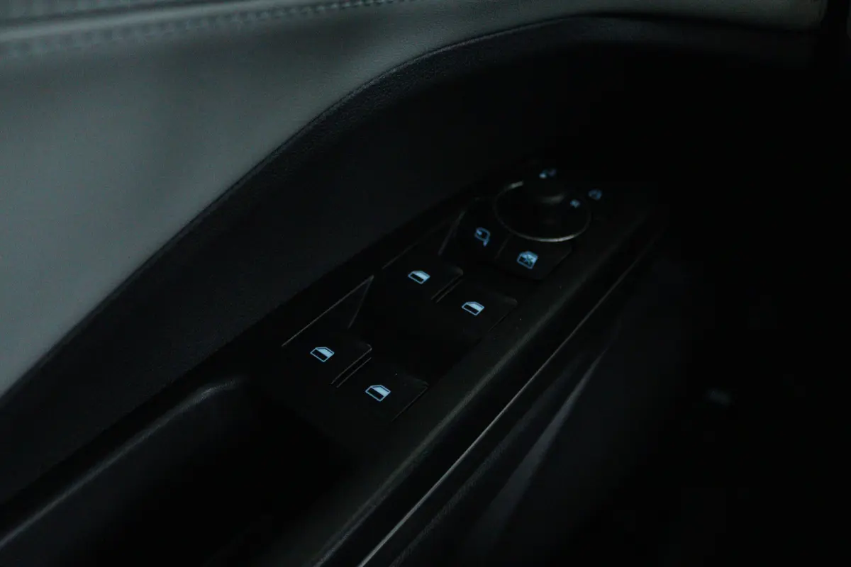 Premium 44 kWh | Adapt. Cruise | B&O | Schuifdak | 360 Camera | Stoel+Stuurverwarming | MATRIX | Keyless | Carplay | Navi | Climate |