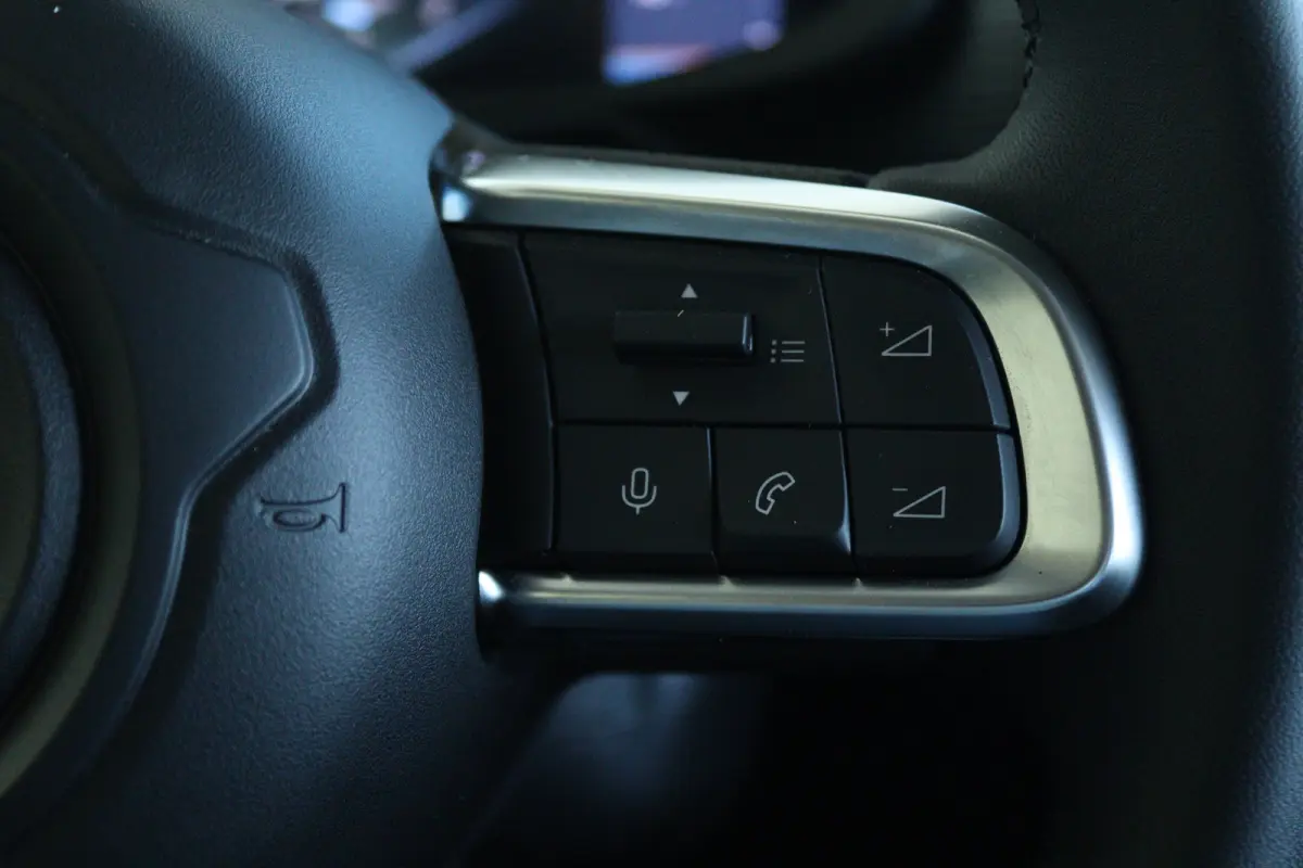 Longitude 54 kWh | Adapt. Cruise | Warmtepomp | Camera | Keyless | LED | Carplay | Climate | LMV |