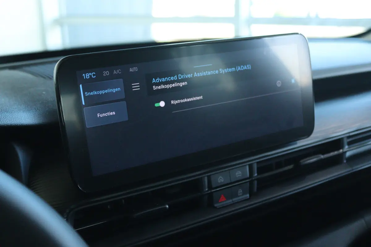 Longitude 54 kWh | Adapt. Cruise | Warmtepomp | Camera | Keyless | LED | Carplay | Climate | LMV |