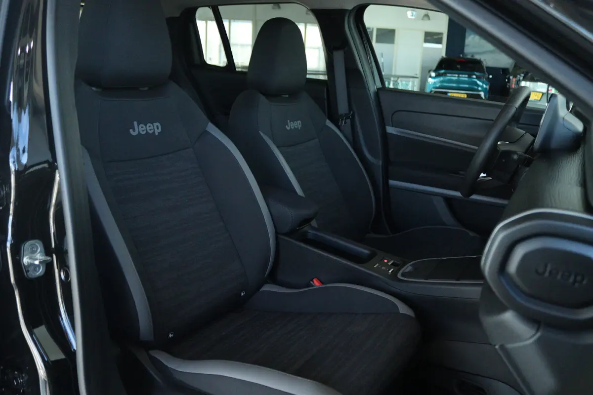 Longitude 54 kWh | Adapt. Cruise | Warmtepomp | Camera | Keyless | LED | Carplay | Climate | LMV |