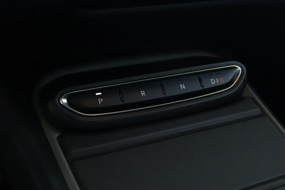 Longitude 54 kWh | Adapt. Cruise | Warmtepomp | Camera | Keyless | LED | Carplay | Climate | LMV |