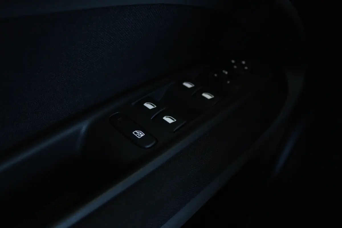 Longitude 54 kWh | Adapt. Cruise | Warmtepomp | Camera | Keyless | LED | Carplay | Climate | LMV |