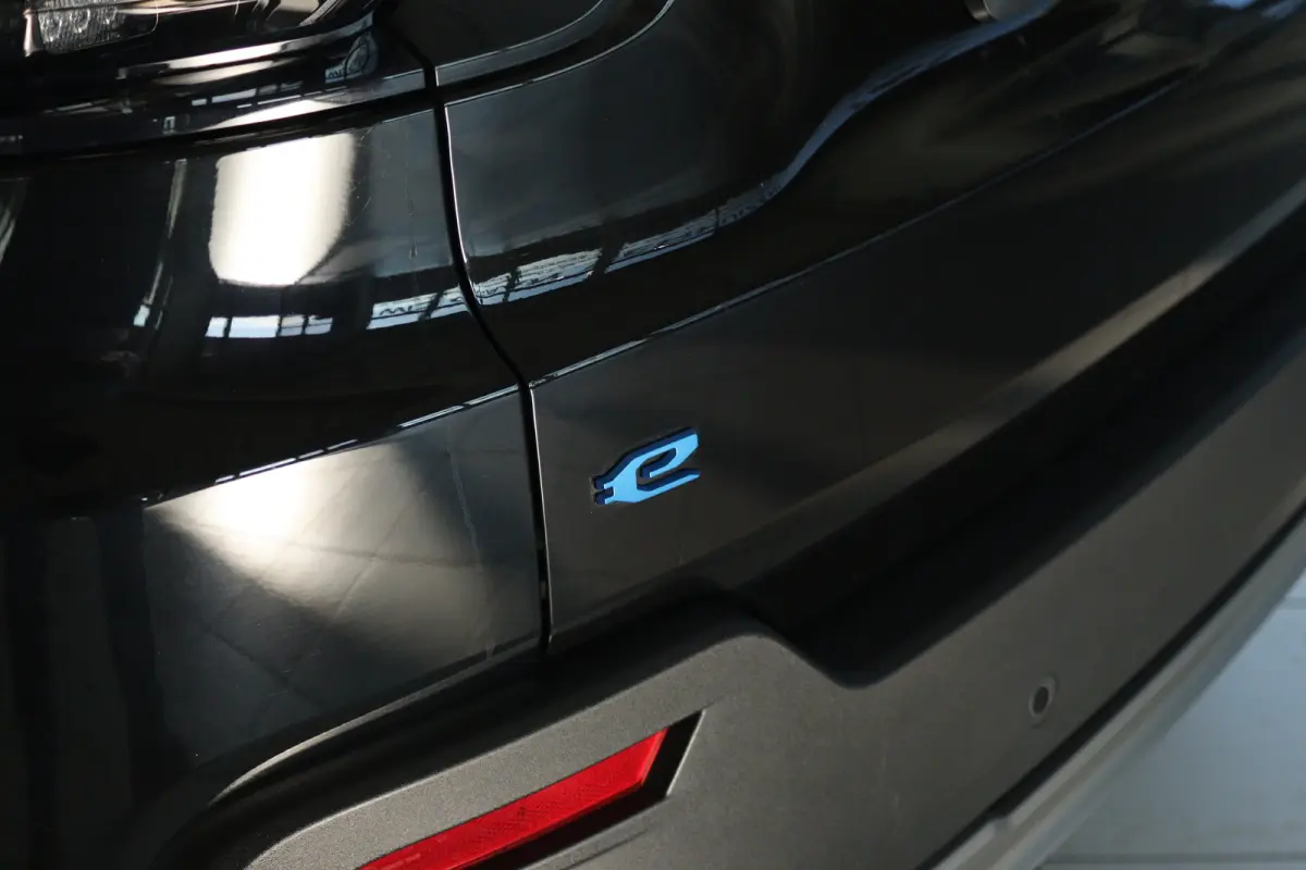 Longitude 54 kWh | Adapt. Cruise | Warmtepomp | Camera | Keyless | LED | Carplay | Climate | LMV |