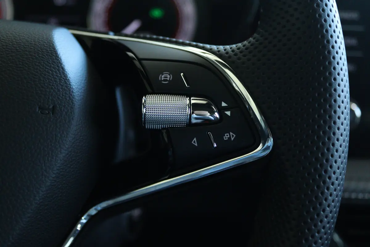1.0 TSI Monte Carlo | Cruise Control | Carplay | Sensoren | LED | Climate |
