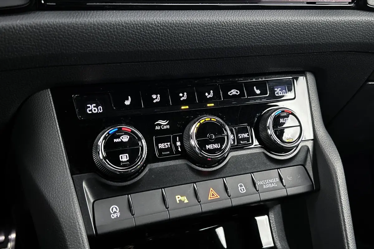 1.5 TSI Sportline Business | Trekhaak | Stoelverwarming | LED | Camera