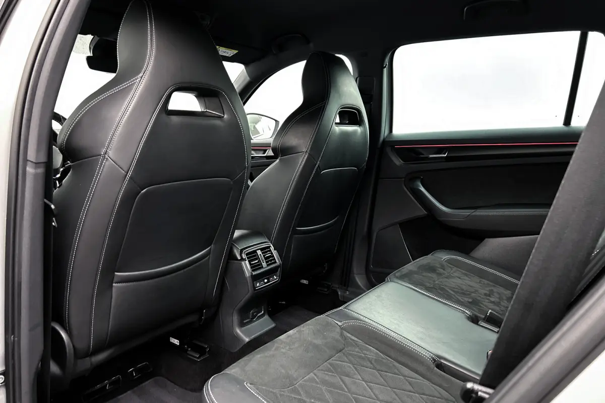 1.5 TSI Sportline Business | Trekhaak | Stoelverwarming | LED | Camera
