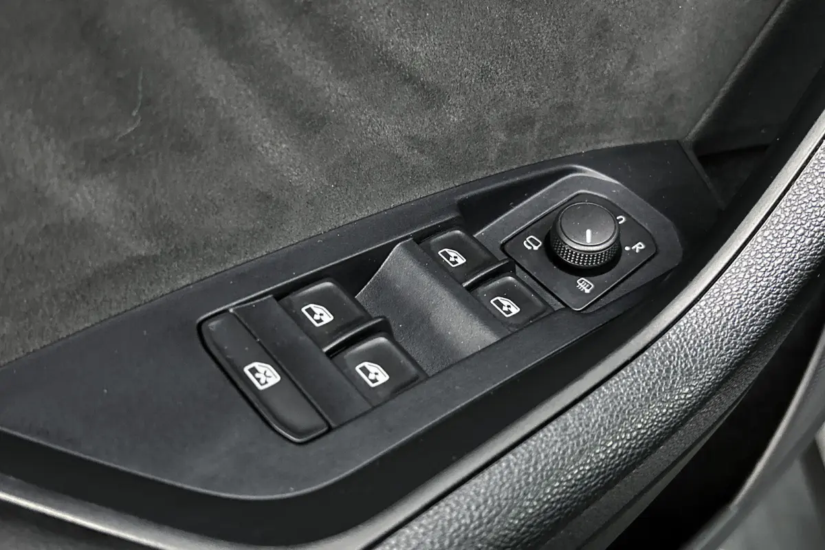 1.5 TSI Sportline Business | Trekhaak | Stoelverwarming | LED | Camera