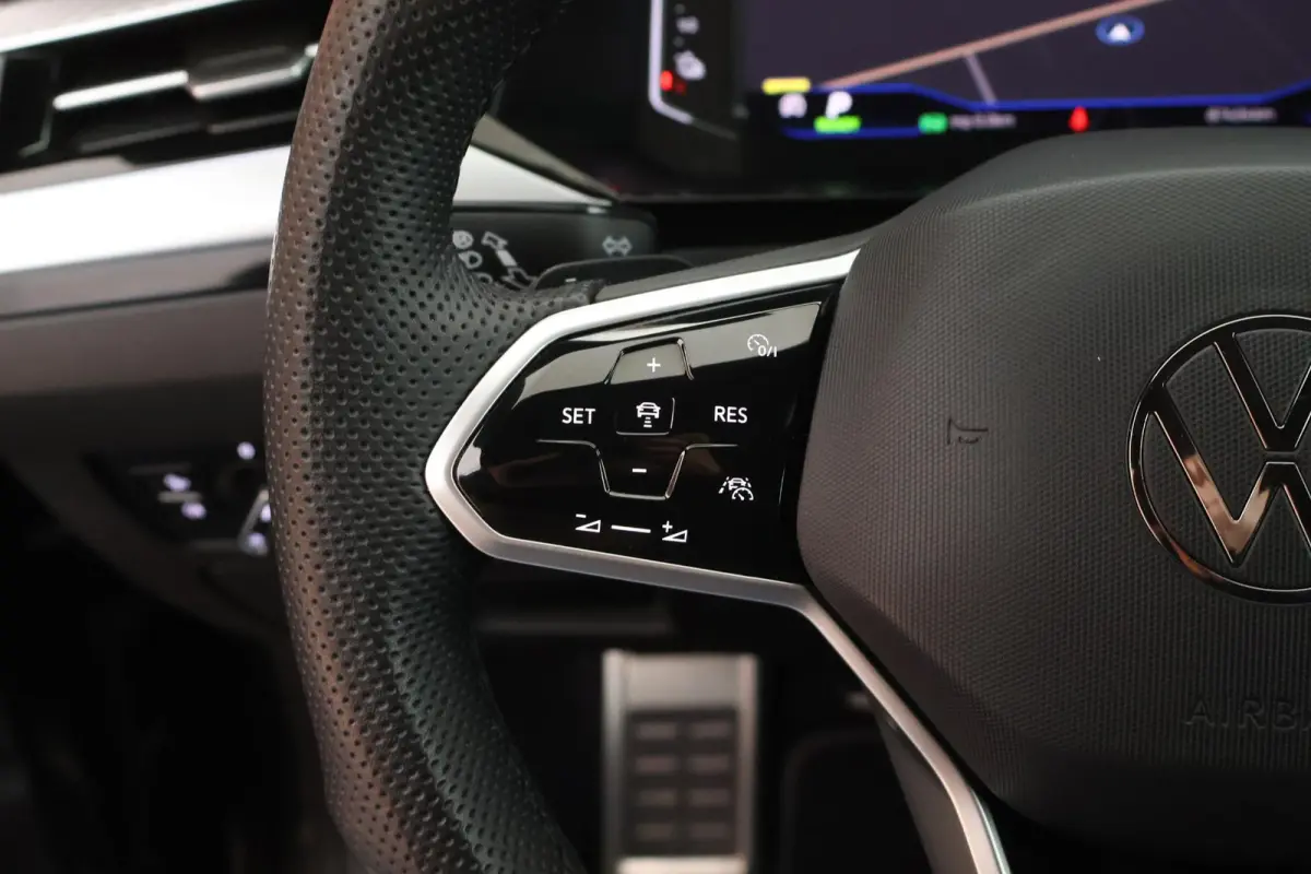 1.4 TSI 245pk eHybrid R-Line Business+ Trekhaak 360Camera Leder Panoramadak LED Keyless Stoelverwarming Virtual Cockpit Navigatie
