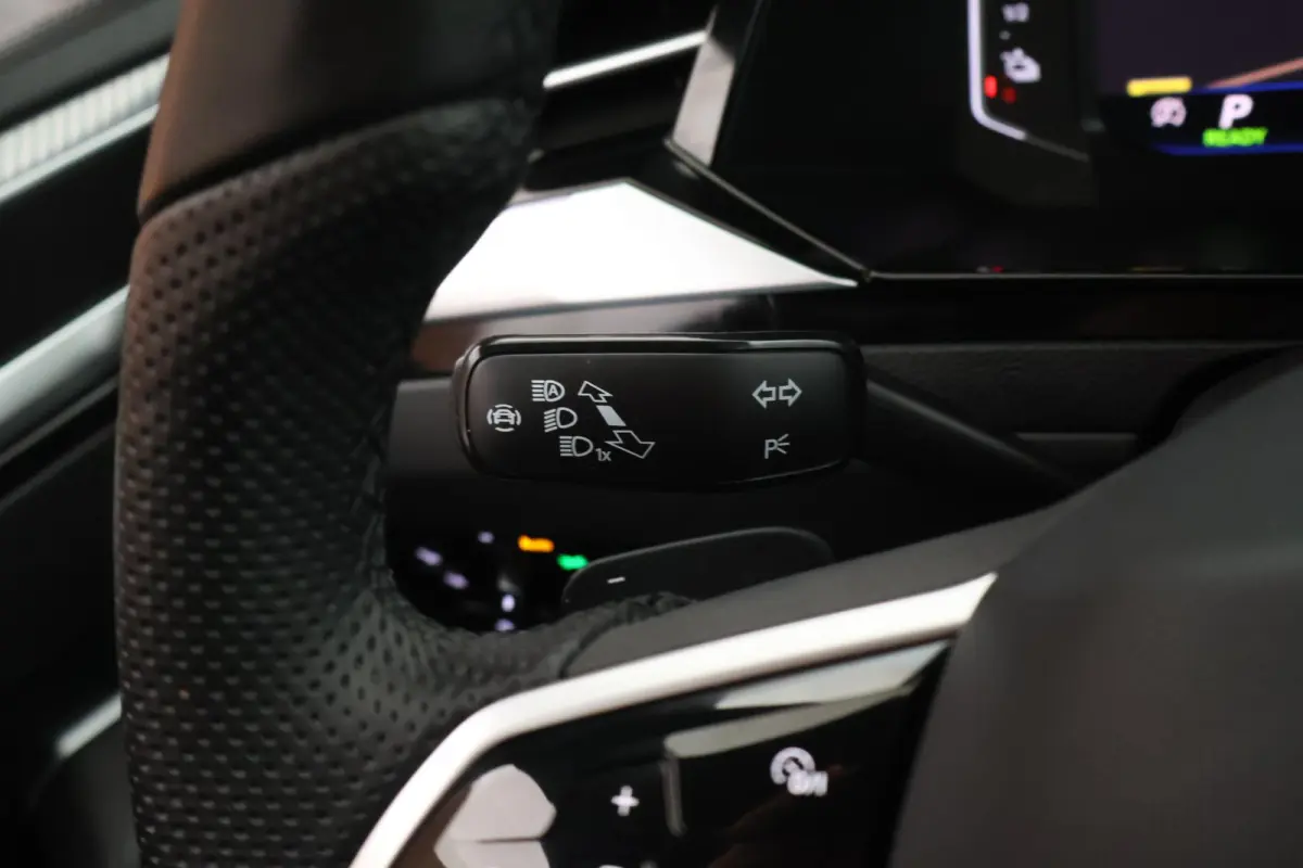 1.4 TSI 245pk eHybrid R-Line Business+ Trekhaak 360Camera Leder Panoramadak LED Keyless Stoelverwarming Virtual Cockpit Navigatie