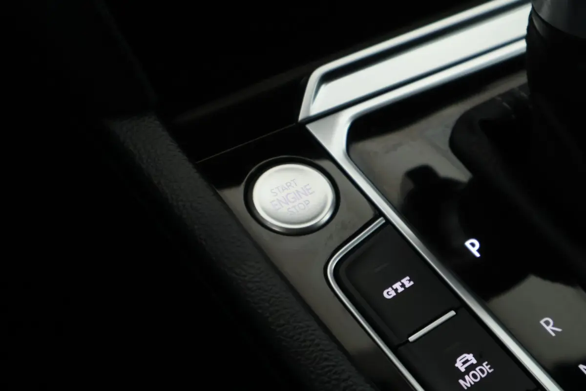 1.4 TSI 245pk eHybrid R-Line Business+ Trekhaak 360Camera Leder Panoramadak LED Keyless Stoelverwarming Virtual Cockpit Navigatie