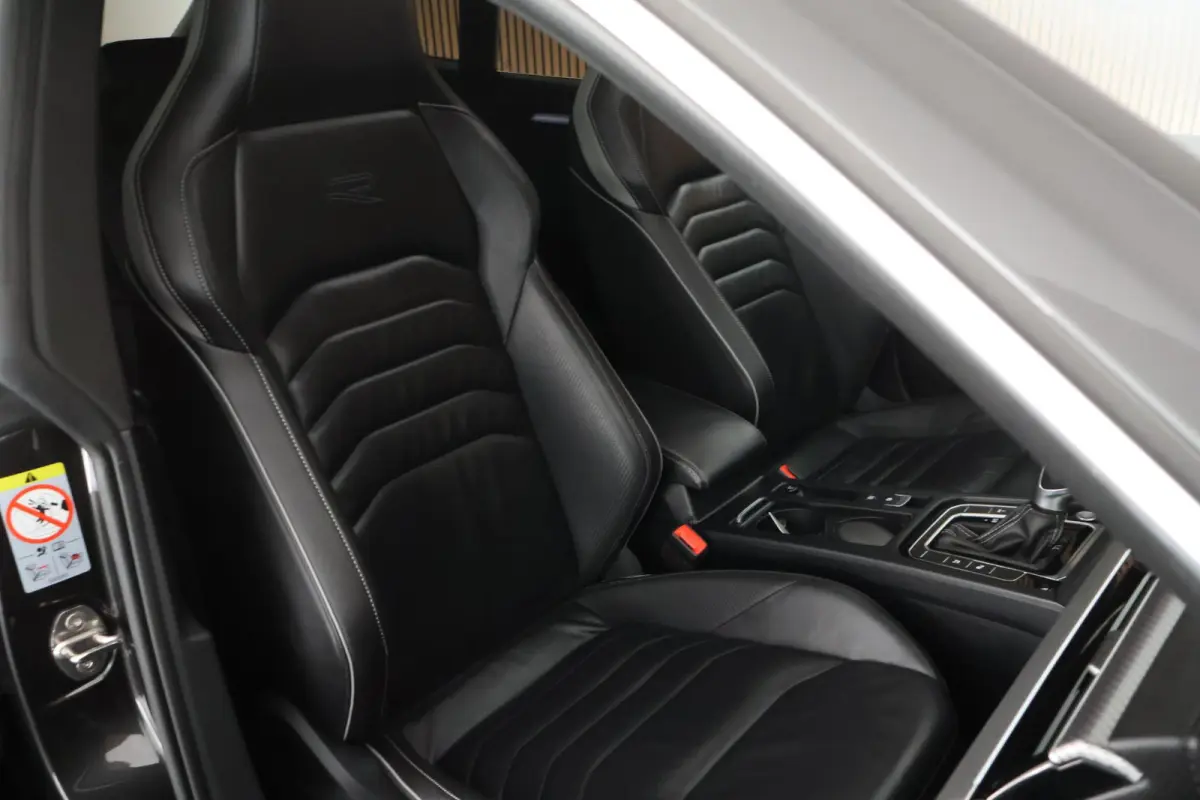 1.4 TSI 245pk eHybrid R-Line Business+ Trekhaak 360Camera Leder Panoramadak LED Keyless Stoelverwarming Virtual Cockpit Navigatie