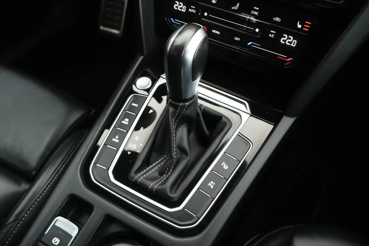1.4 TSI 245pk eHybrid R-Line Business+ Trekhaak 360Camera Leder Panoramadak LED Keyless Stoelverwarming Virtual Cockpit Navigatie