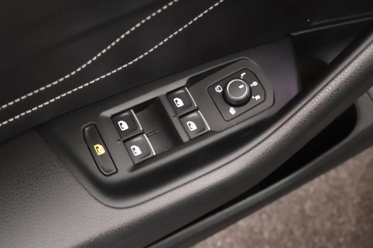1.4 TSI 245pk eHybrid R-Line Business+ Trekhaak 360Camera Leder Panoramadak LED Keyless Stoelverwarming Virtual Cockpit Navigatie