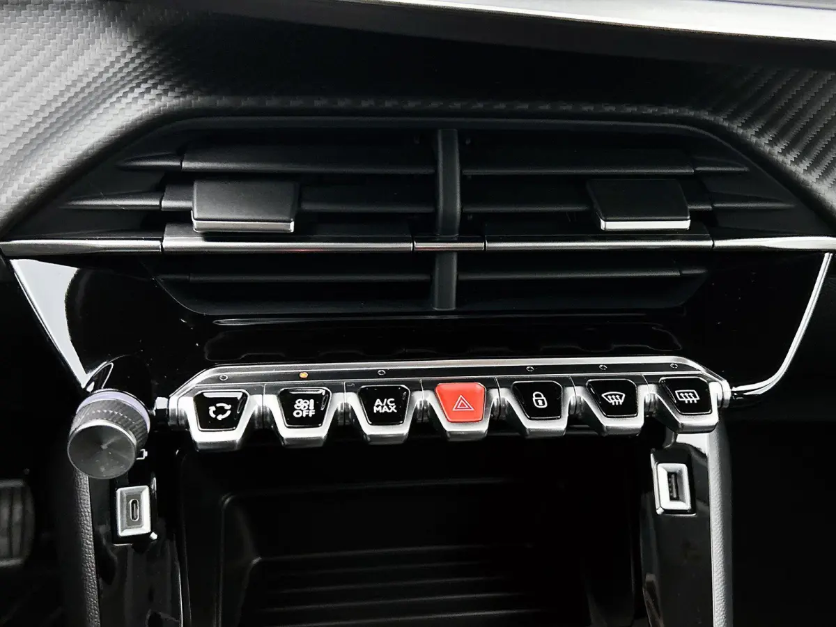 Style 75pk | Navigatie | Camera | Airco | | Cruise Control | Licht Metalen Velgen 16"