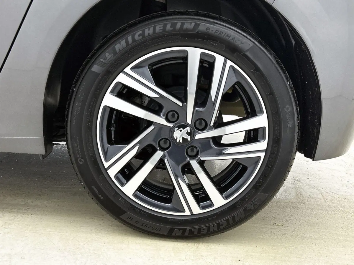 Style 75pk | Navigatie | Camera | Airco | | Cruise Control | Licht Metalen Velgen 16"