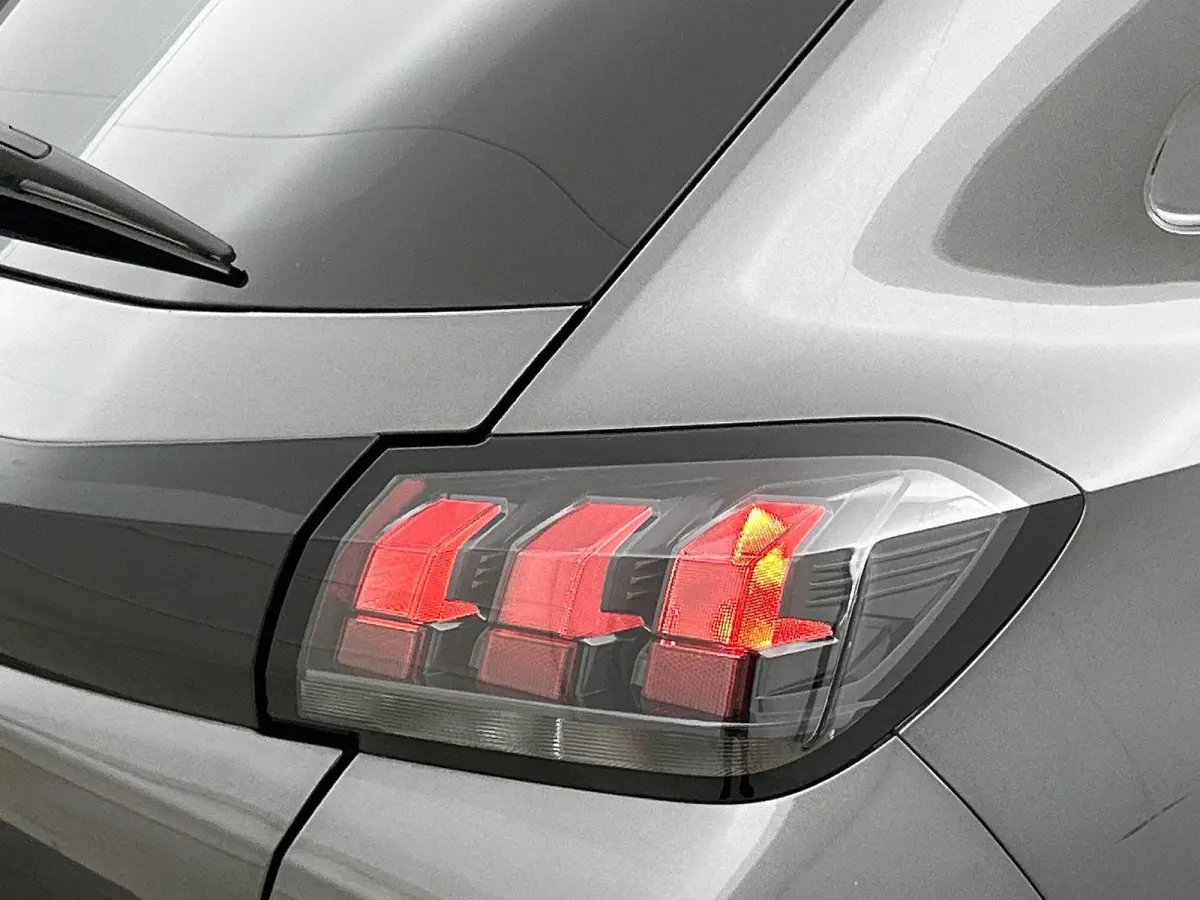 Style 75pk | Navigatie | Camera | Airco | | Cruise Control | Licht Metalen Velgen 16"