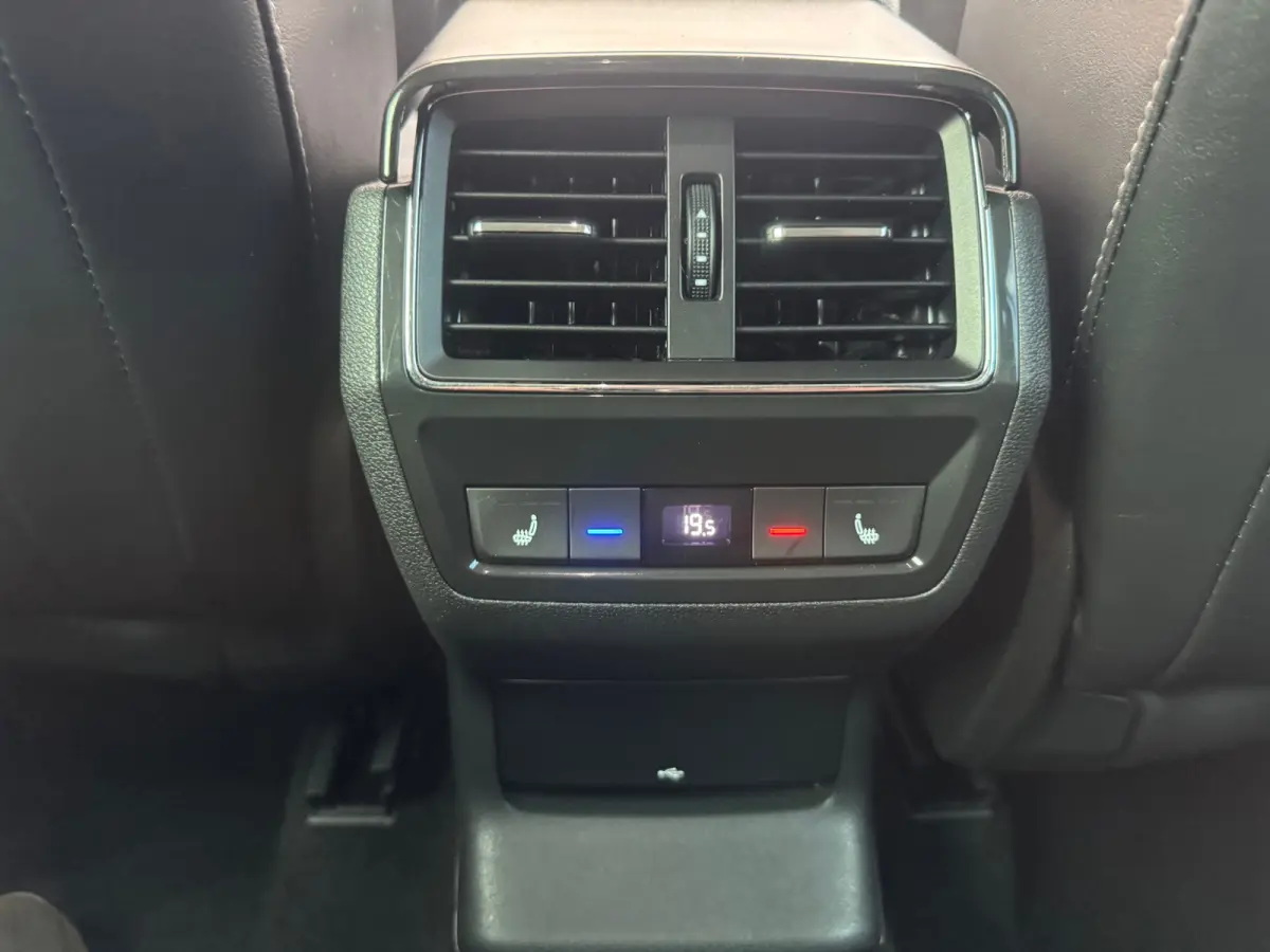 2.0 TSI 4x4 Style Business 7p.,leder/alcantara,Nav/Camera/Carplay-Android,Trekhaak